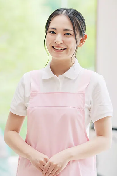 笑顔の女性スタッフ